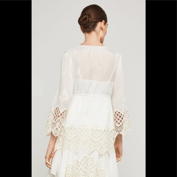 🆕️ BCBGMAXAZRIA Scalloped Embroidery Top Size S - Picture 4 of 15